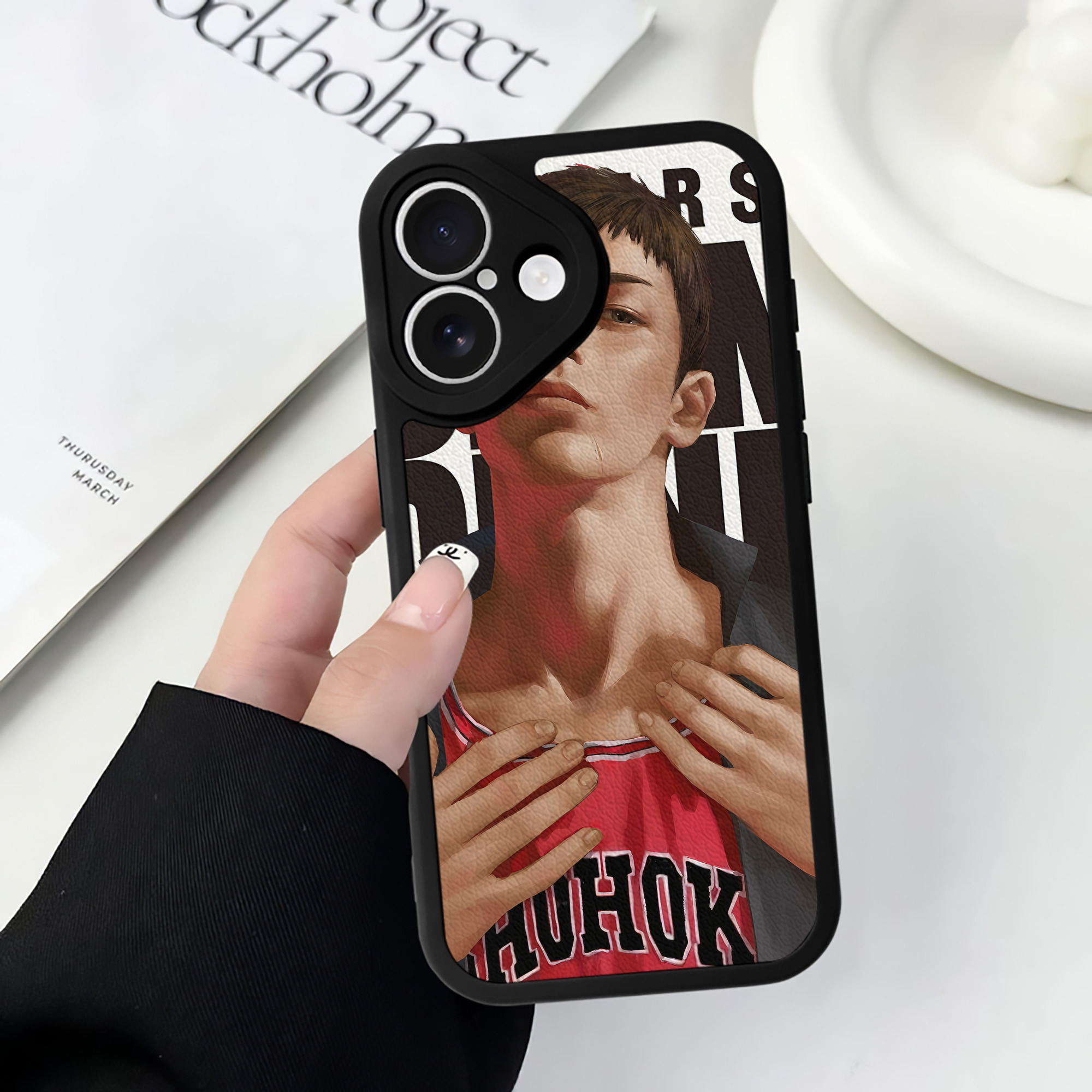 （画像用） SLAM DUNK／スラムダンク 【iPhone 16シリーズ対応】シリコンスマホケース（レザー調） 材質：シリコン